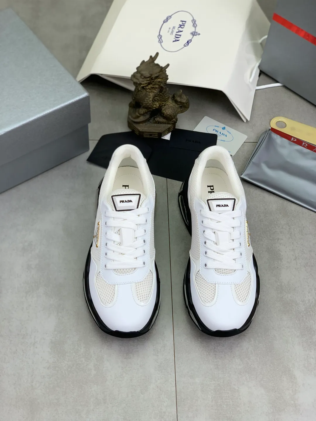 Men's men's shoes 💰P660 💰[New model] The top version is now available on the official website, 🆘 Air-cushion shock-absorbing thick-soled trendy brand (Prada) is the main popular model, avant-garde and versatile fashionable men's shoes, private version mold opening, cowhide surface splicing 1:1.. Simple fashion, original imported cowhide feet; the atmosphere and personality are more fashionable, eye-catching and pursuing class. It will subvert the old idea and be a must-have for fashion trendsetters with you! Must keep it for yourself ! Tall and comfortable, large and low, high-end quality workmanship. Code number: 38-45; 4 colors available.